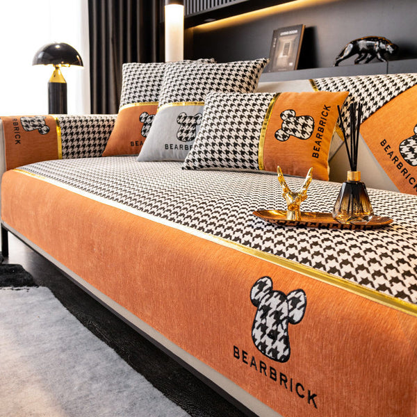 BearBrick – Sofabezug mit Stickerei